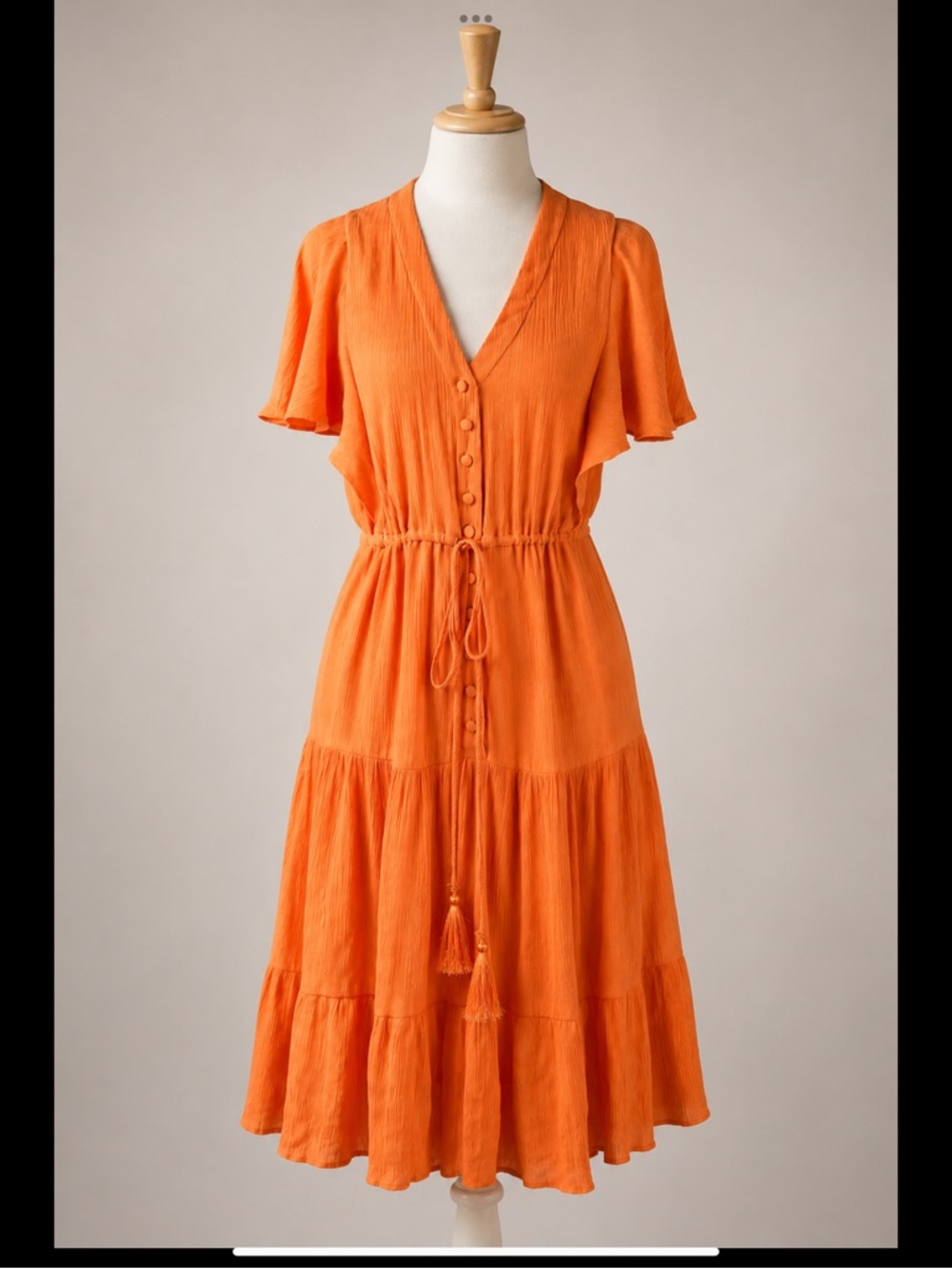 Taylor Orange Tiered Midi Dress
Flutter Sleeve Rayon Blend Lined Cutout Back Sz2